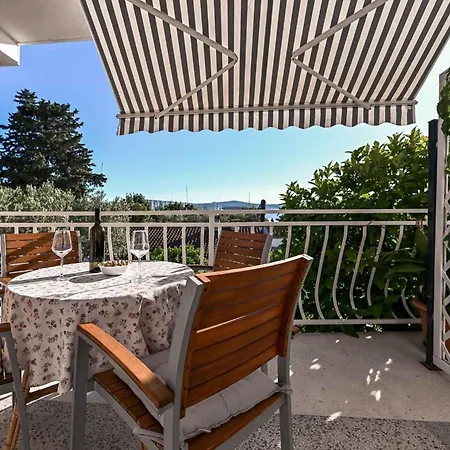 In 8034 Apartament