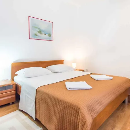 In 8034 Apartamento Biograd Na Moru